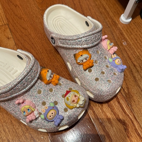 CROCS White Sole Clogs - Picture 3 of 5